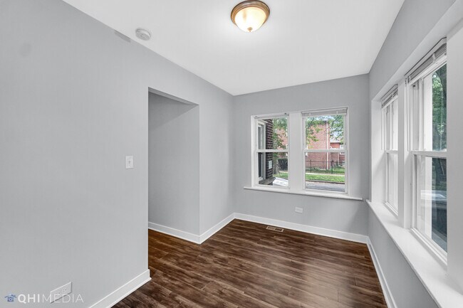 Building Photo - 350 E 74th St