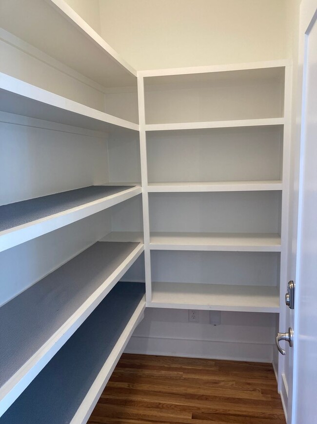 Building Photo - 3 bedroom, 3.5 bath, Spacious & Open Floor...