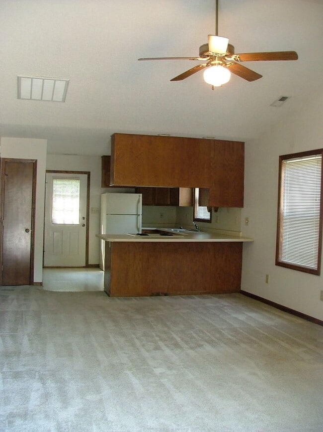 Building Photo - 118 Bogey Ln