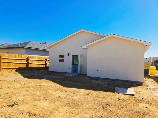 Building Photo - 5006 Cherimoya Ln