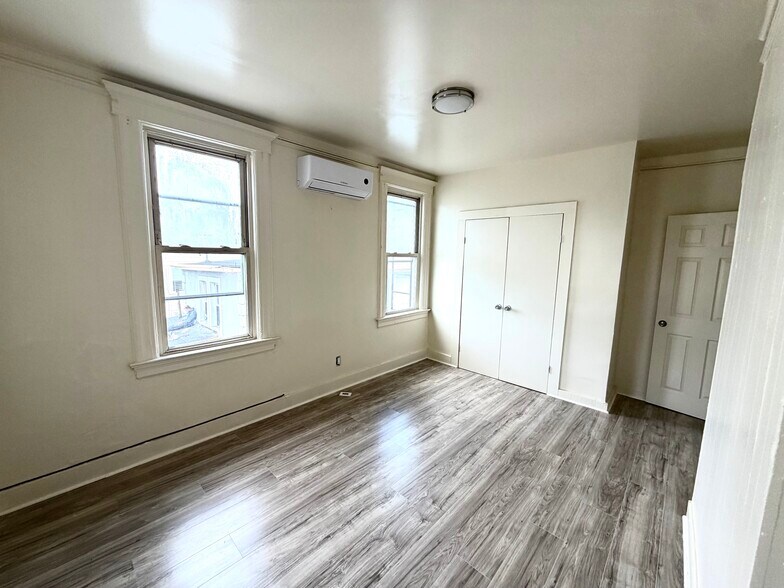 Building Photo - 306 N High St