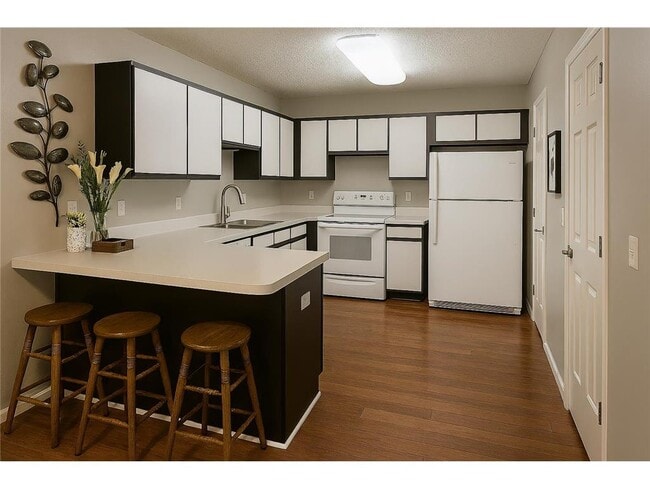 Building Photo - 418 5th Ave N
