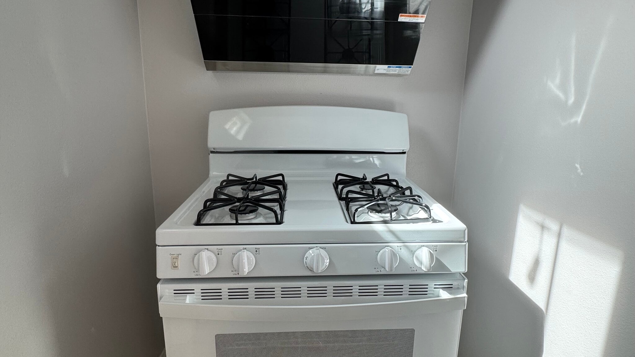 gas range stove and oven - 32914 Guinness Way