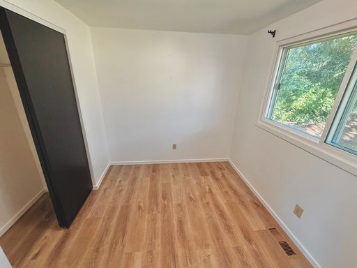 Building Photo - Charming 4BR Home with Huge Yard - W/D and Garage