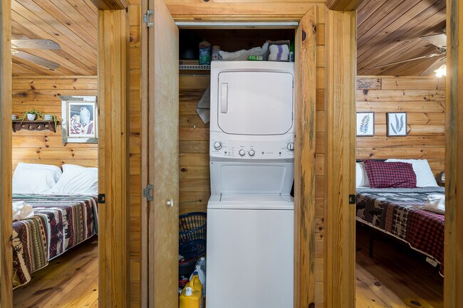 Building Photo - 159 Pack Creek Rd