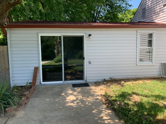 Building Photo - 7085 State Rd