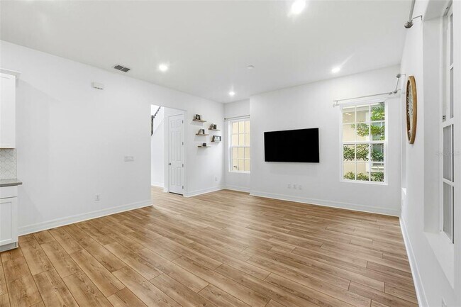 Building Photo - 1859 Treasure Cv