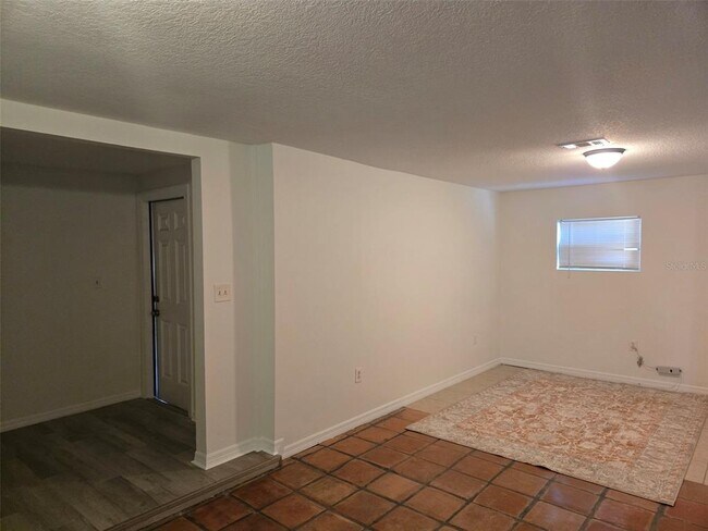 Building Photo - 2115 5th St