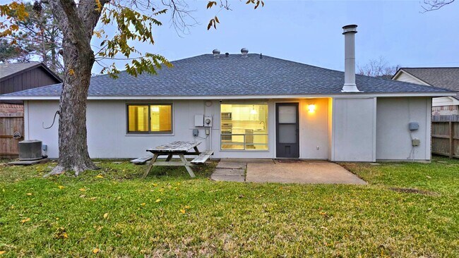 Building Photo - 16715 Maplemont Dr