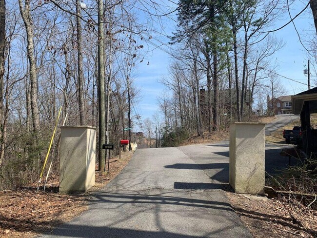 Building Photo - 801 Crystal Br Wy