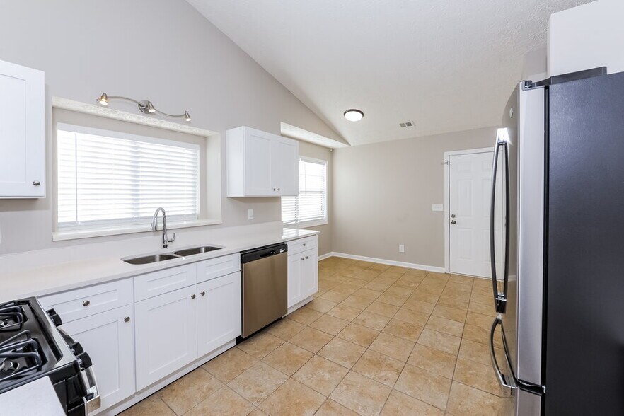 Building Photo - 5015 River Rock Way