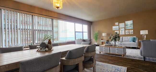 Building Photo - 6157 N Sheridan Rd