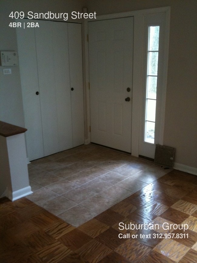 Building Photo - 409 Sandburg St