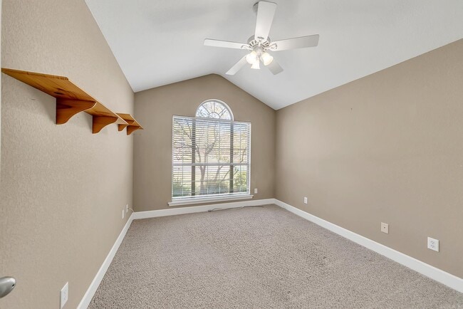 Building Photo - 25 Willow Dr