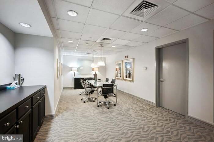 Building Photo - 880 N Pollard St