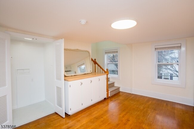 Building Photo - 67 Ferry St