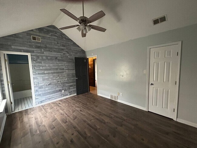 Building Photo - 6823 Northknoll Cove