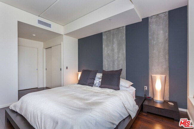 Building Photo - 1155 S Grand Ave