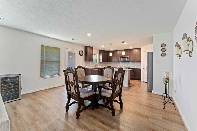 Building Photo - 12803 Pear Orchard Dr
