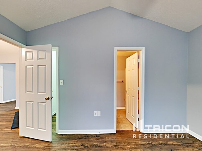 Building Photo - 6530 Lynmont Dr