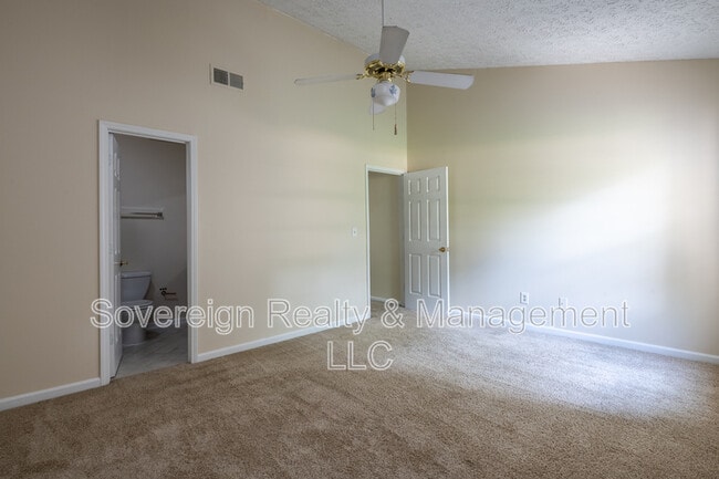 Building Photo - 4028 Elm St