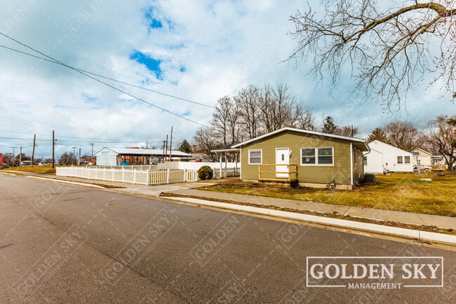 Building Photo - 9912 Washington St