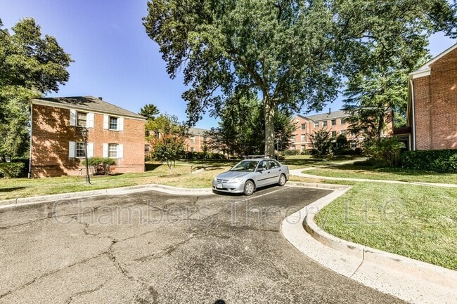 Building Photo - 2603 Arlington Blvd