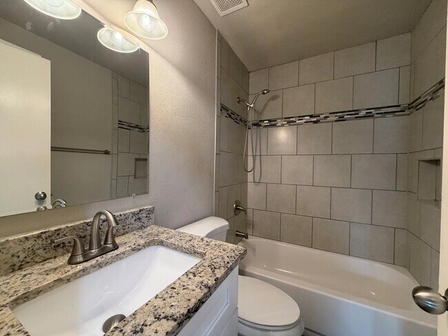 Building Photo - 330 E Coral Way