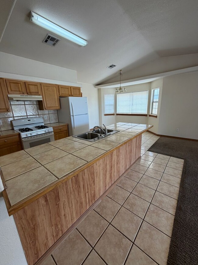 Building Photo - 2425 Bugatti Dr