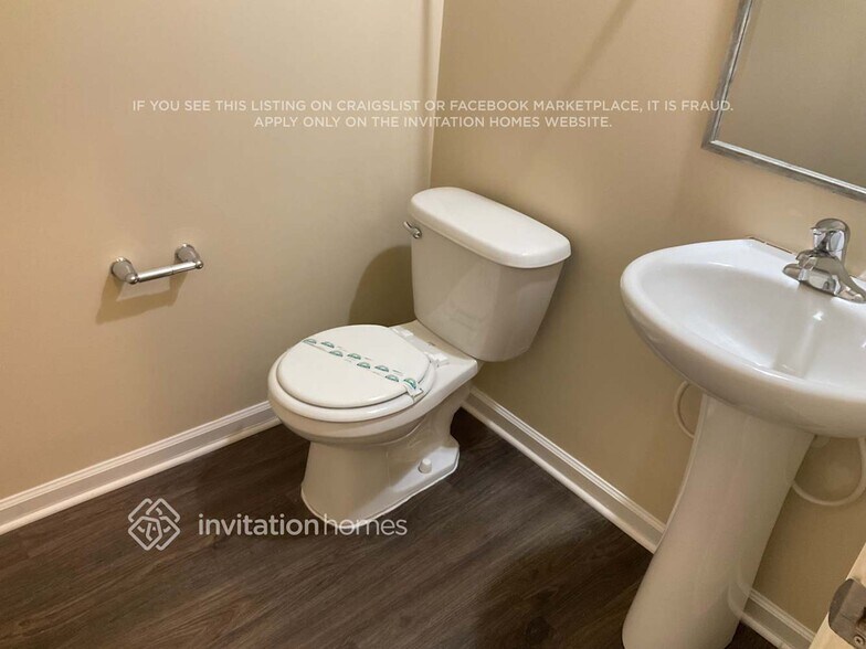 Building Photo - 8130 Dumphries Dr