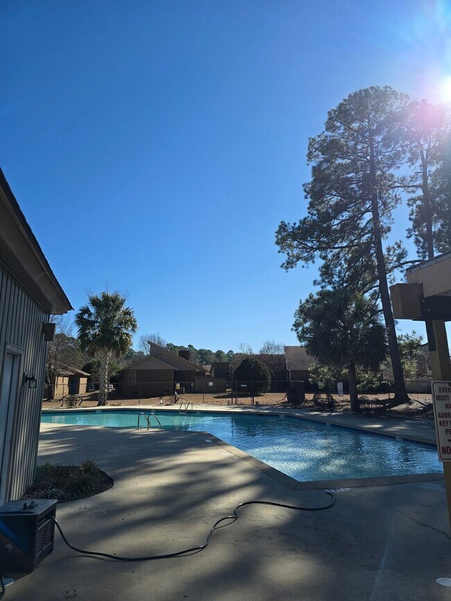 Building Photo - 4615 Dow Ct