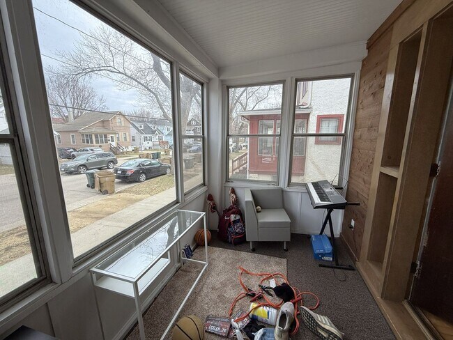 Building Photo - 1329 Milton St
