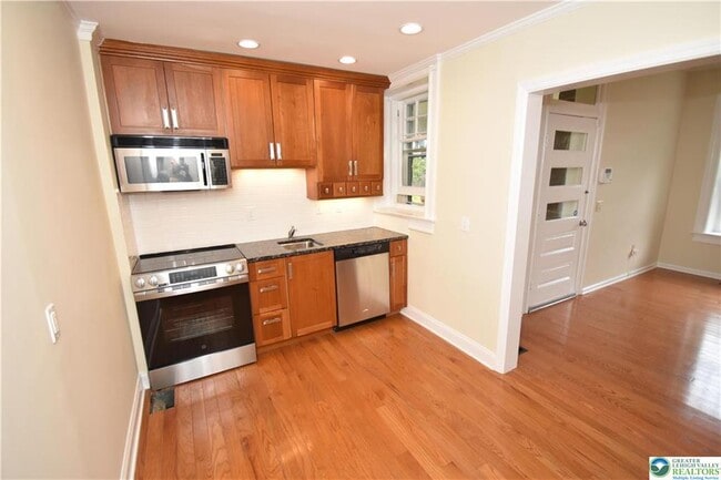 Building Photo - 408 Clinton Terrace