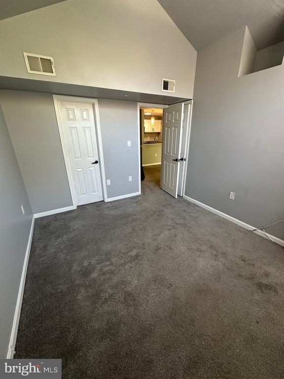 Building Photo - 9708 Lake Point Ct