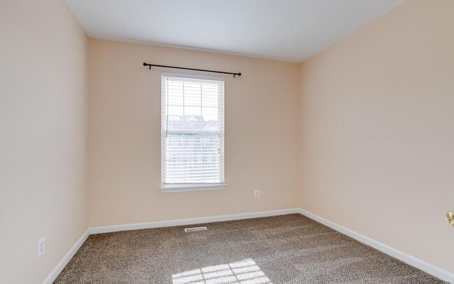 Building Photo - Charming Abingdon Townhome with Modern Upgrades!