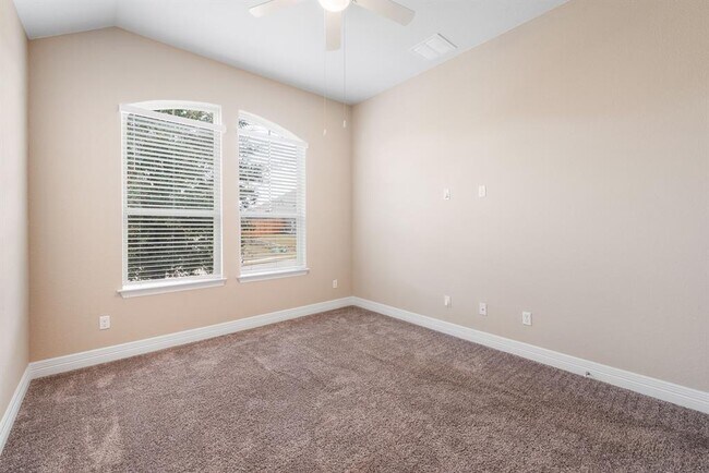 Building Photo - 521 Betony Lp