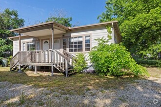 Building Photo - 108 Austin St