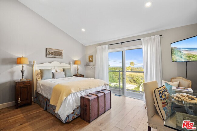 Building Photo - 6363 Zumirez Dr