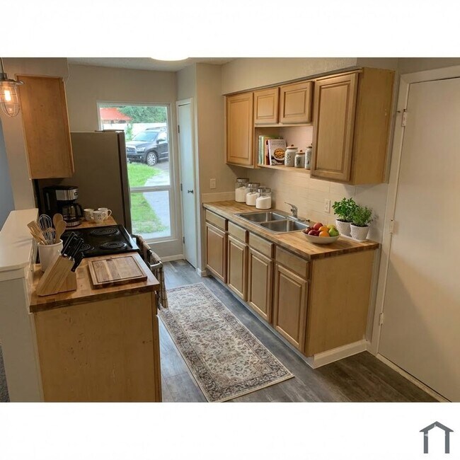 Building Photo - 501_Three Outsider