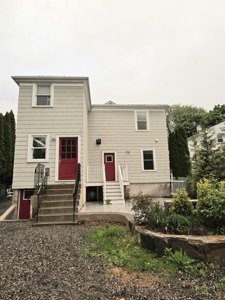 Building Photo - 318 Grovers Ave