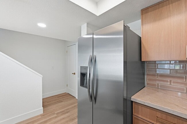 Building Photo - 122 S Hardy Dr