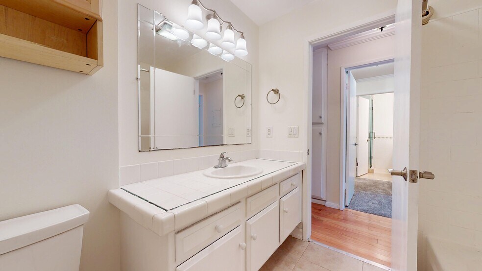 Building Photo - 902 Camino Real