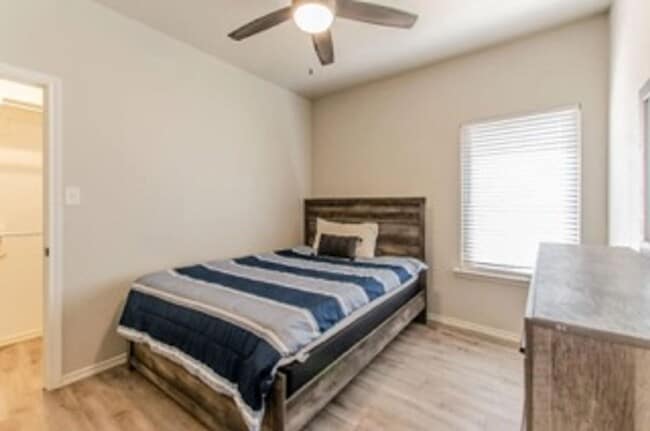 Building Photo - 4 Bedroom 2 Bath Unit, Frenship ISD!