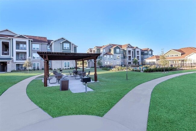 Building Photo - 4633 Campus Dr