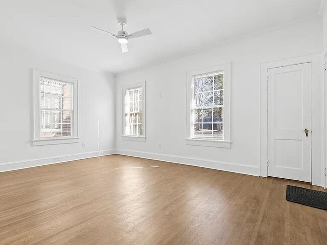Building Photo - 2112 Crescent Ave