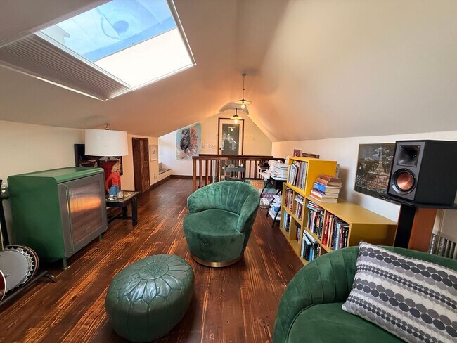 Building Photo - Furnished 1940s Beachwood Canyon Retreat with Treetop Deck + Creative Loft!