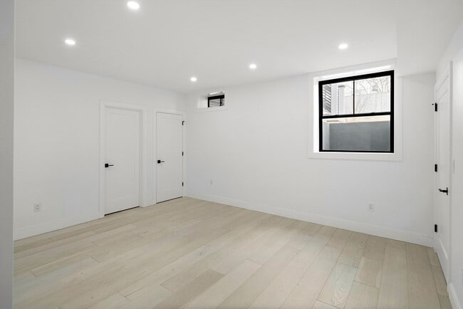 Building Photo - 21 Woodbine St