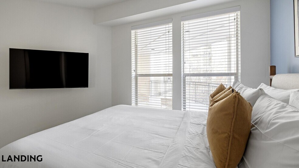 Building Photo - 101 S Center St