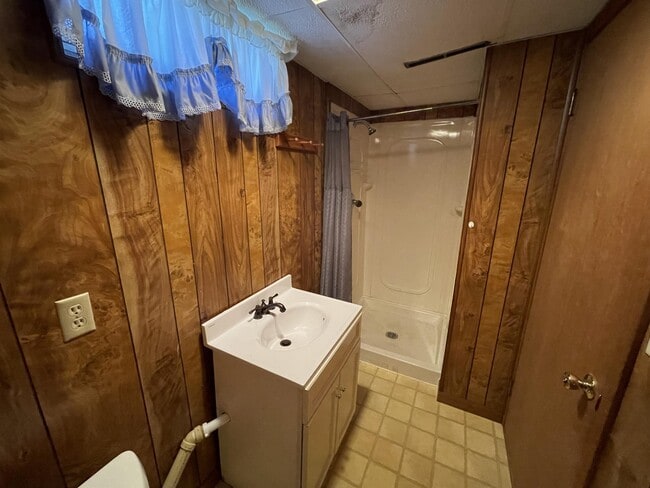 Building Photo - 1608 Mitchell Dr