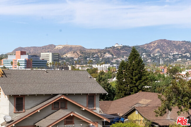 Building Photo - 1012 Manzanita St